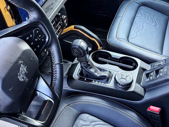 Фото 16 - Ford Bronco