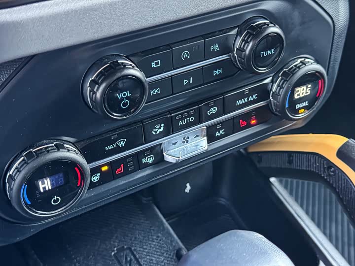Фото 18 - Ford Bronco
