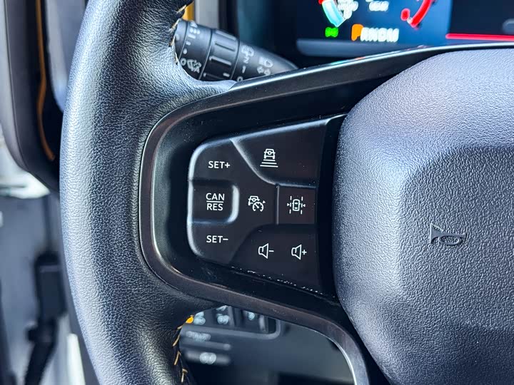 Фото 19 - Ford Bronco