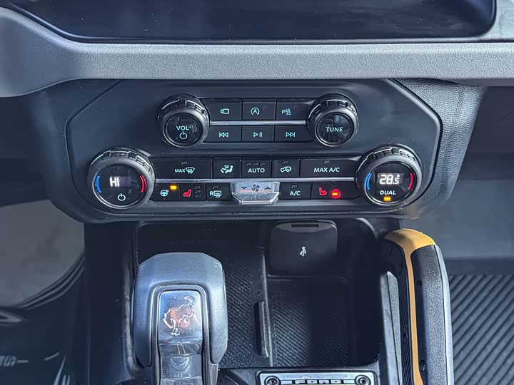 Фото 30 - Ford Bronco