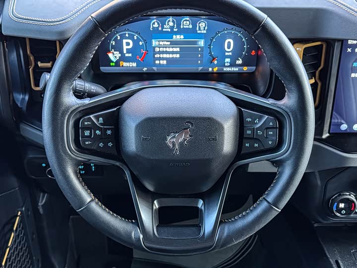 Фото 31 - Ford Bronco