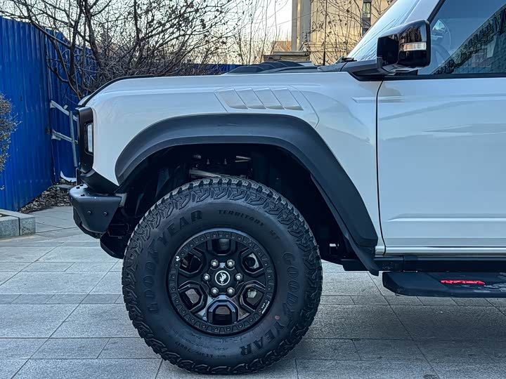 Фото 32 - Ford Bronco