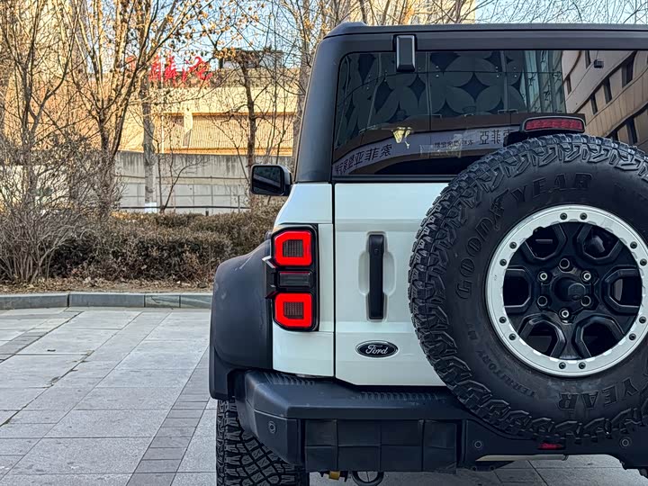 Фото 35 - Ford Bronco