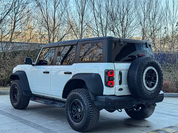 Фото 38 - Ford Bronco