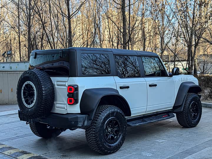 Фото 40 - Ford Bronco