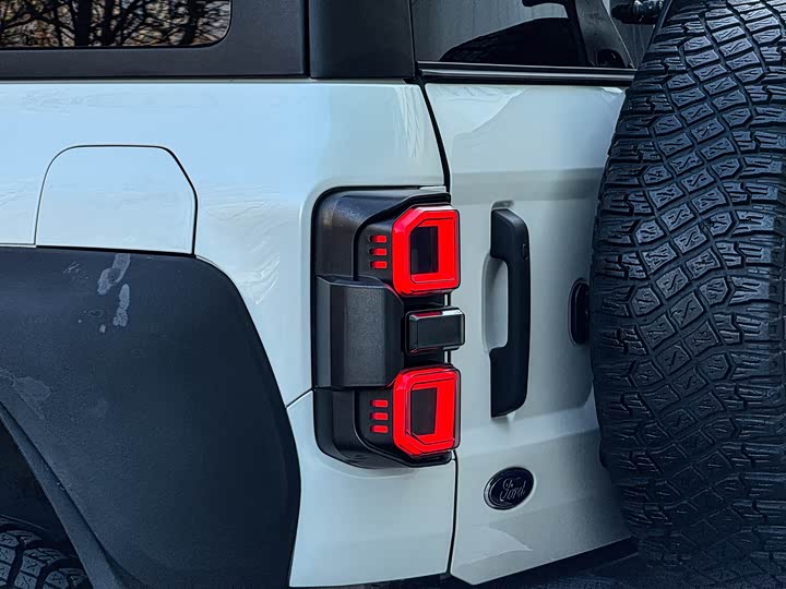 Фото 41 - Ford Bronco