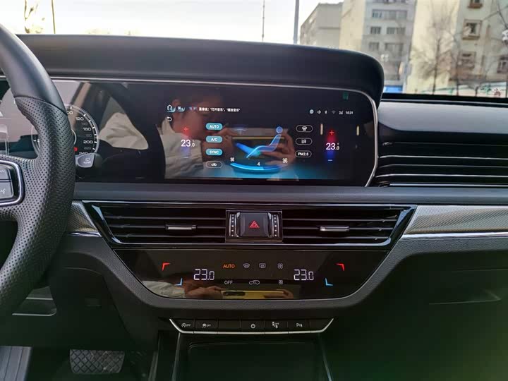 Фото 13 - Hongqi HS5