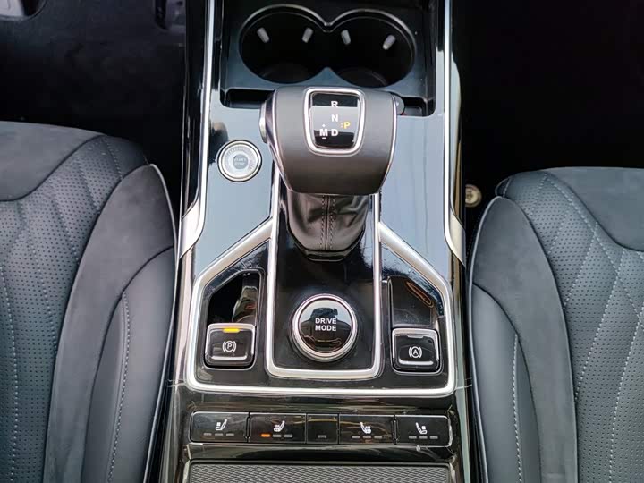 Фото 14 - Hongqi HS5