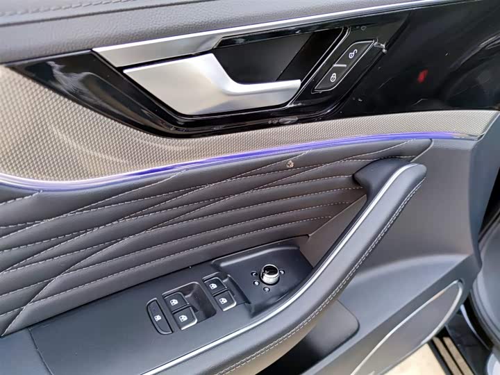 Фото 15 - Hongqi HS5