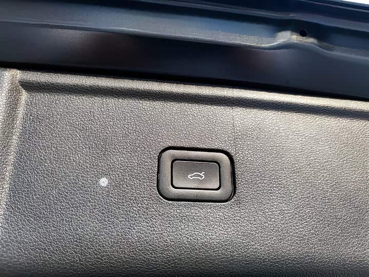 Фото 18 - Hongqi HS5