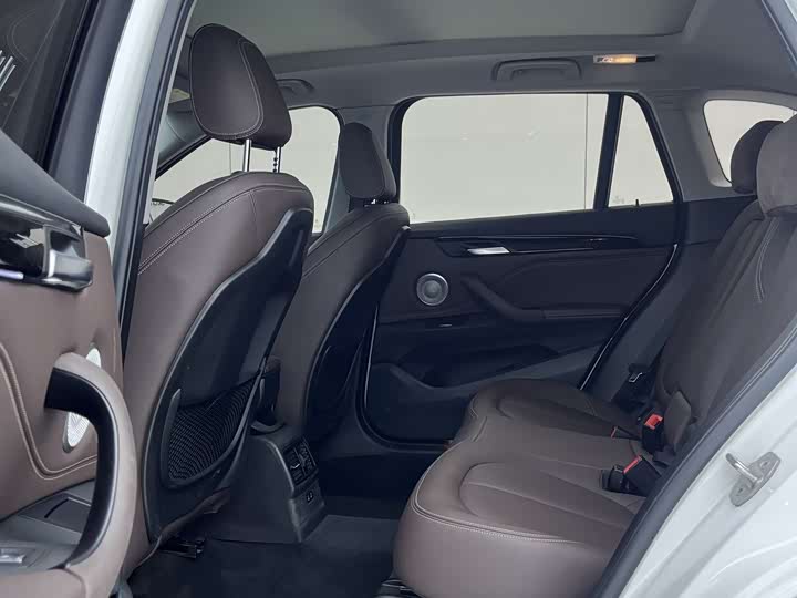 Фото 12 - BMW X1