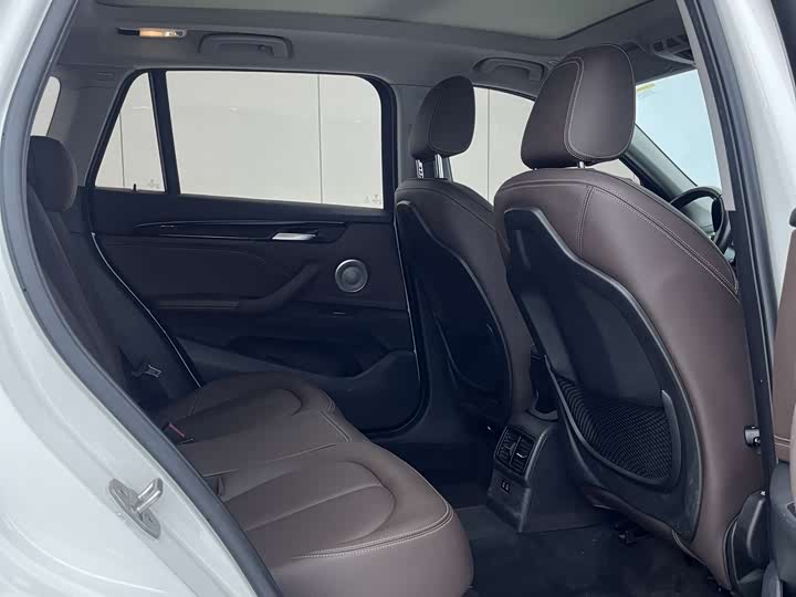 Фото 18 - BMW X1