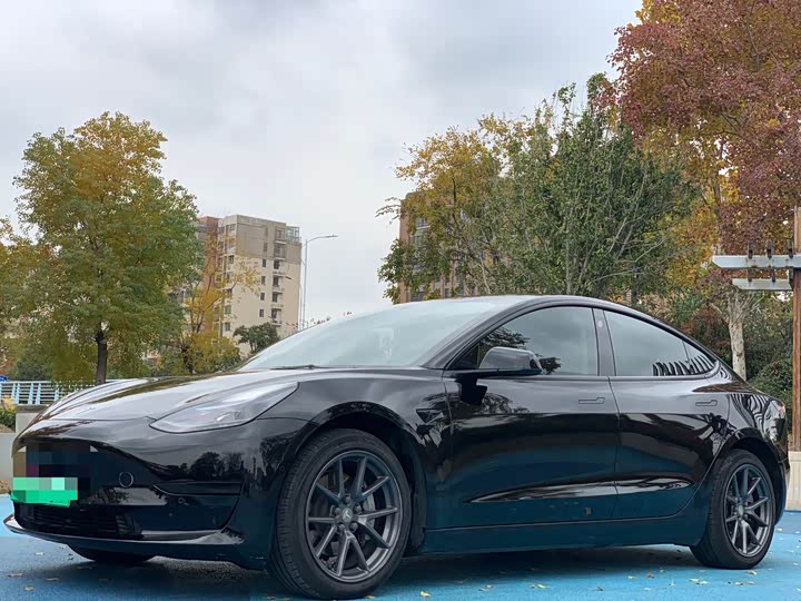 Фото 1 - Tesla Model 3
