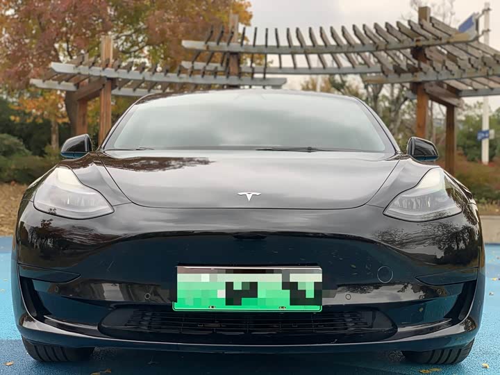 Фото 2 - Tesla Model 3