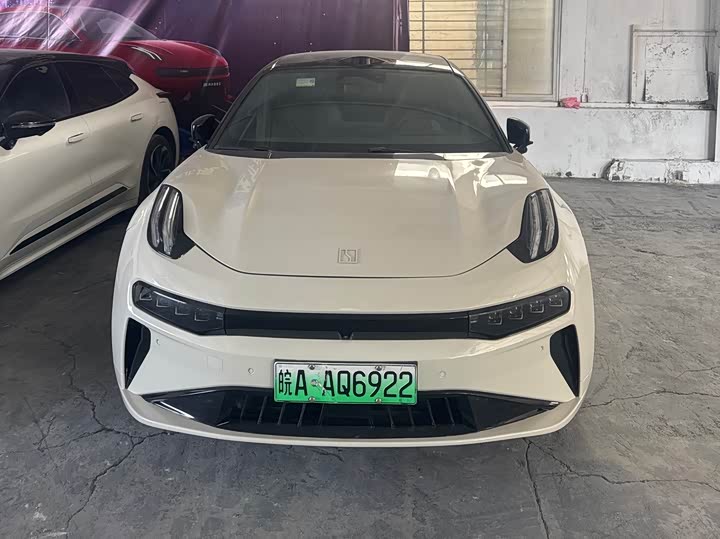 Фото 2 - Zeekr 001