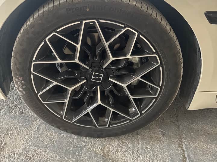 Фото 7 - Zeekr 001