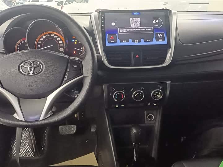 Фото 13 - Toyota Yaris L Hatchback