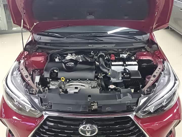 Фото 20 - Toyota Yaris L Hatchback