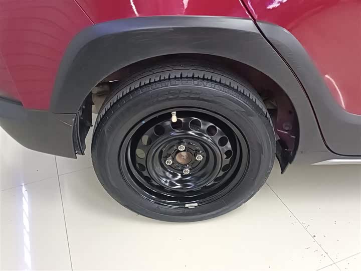 Фото 26 - Toyota Yaris L Hatchback