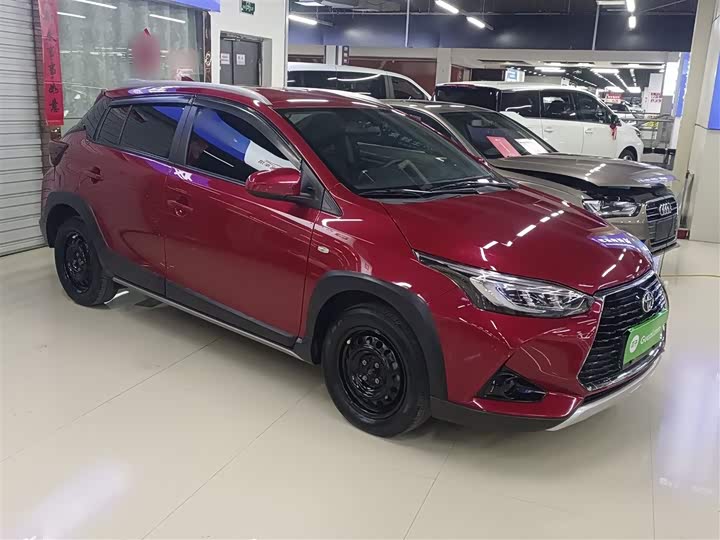 Фото 4 - Toyota Yaris L Hatchback