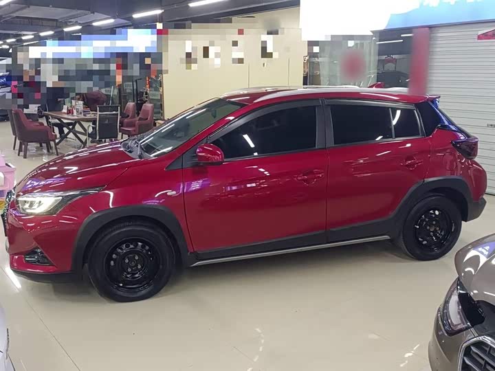 Фото 5 - Toyota Yaris L Hatchback