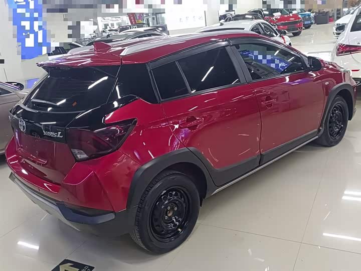 Фото 7 - Toyota Yaris L Hatchback