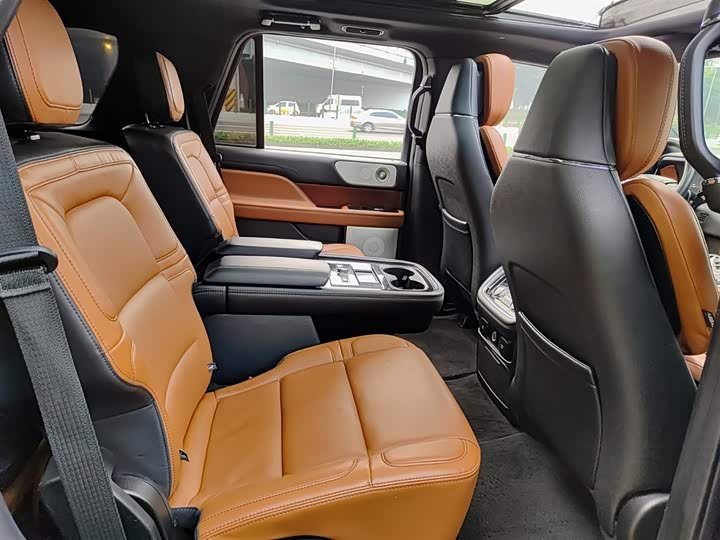 Фото 11 - Lincoln Navigator