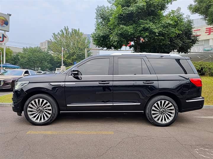 Фото 3 - Lincoln Navigator
