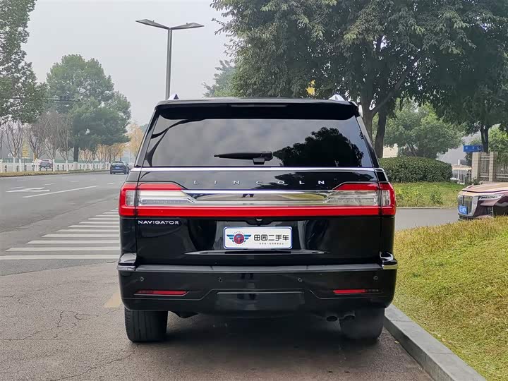 Фото 5 - Lincoln Navigator
