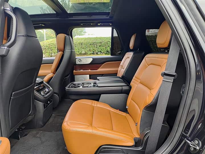 Фото 8 - Lincoln Navigator