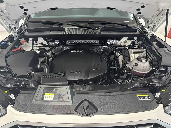 Фото 9 - Audi Q5L