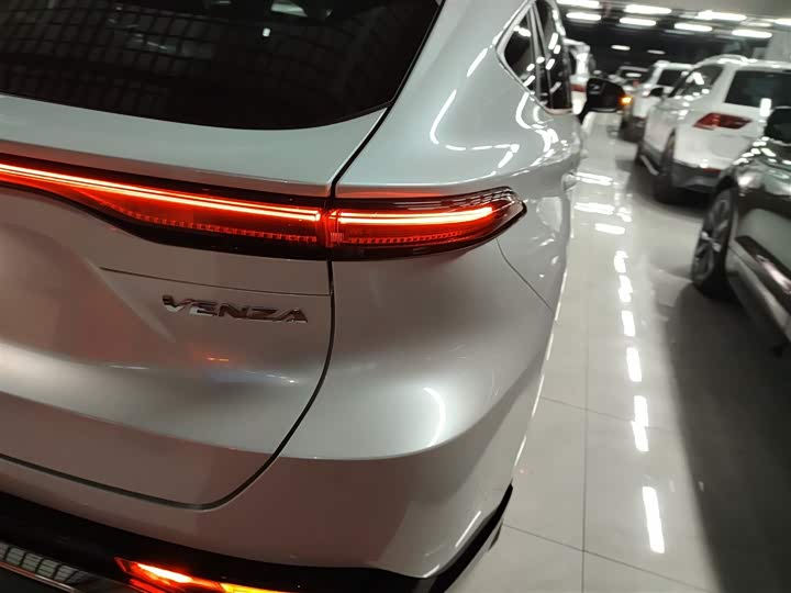 Фото 8 - Toyota Venza