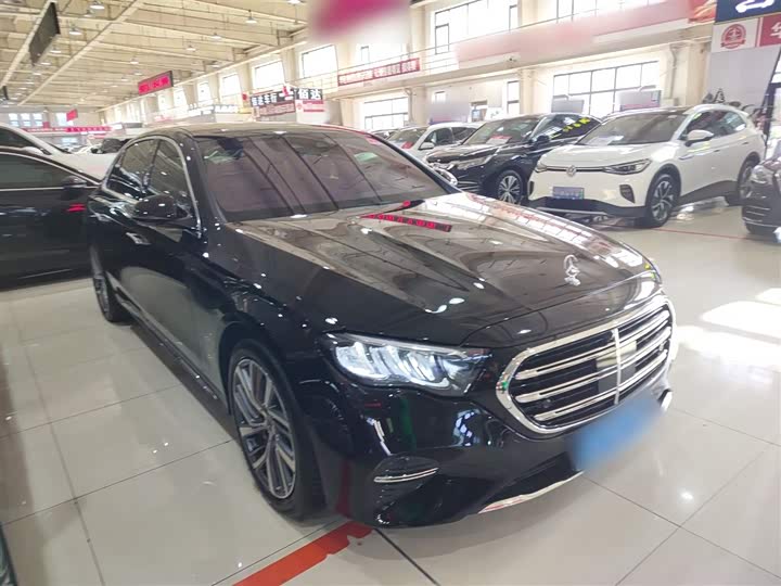 Фото 4 - Mercedes-Benz E-Class