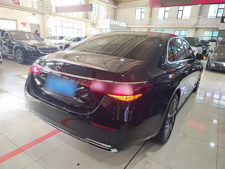 Фото 7 - Mercedes-Benz E-Class