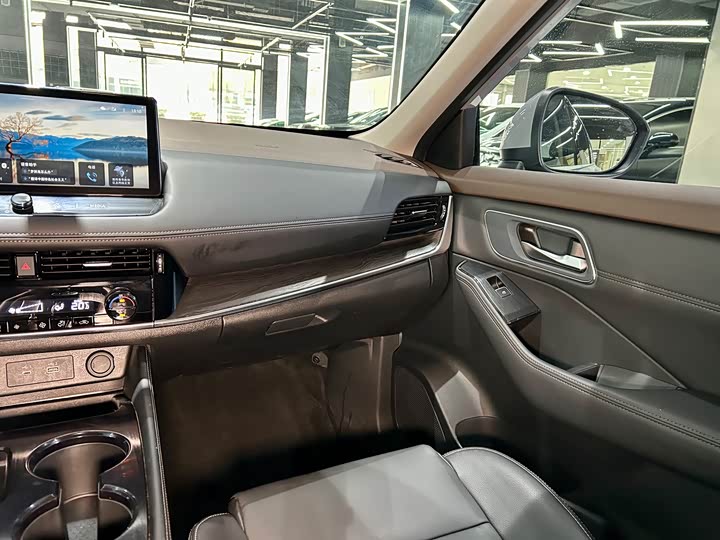 Фото 27 - Nissan X-Trail