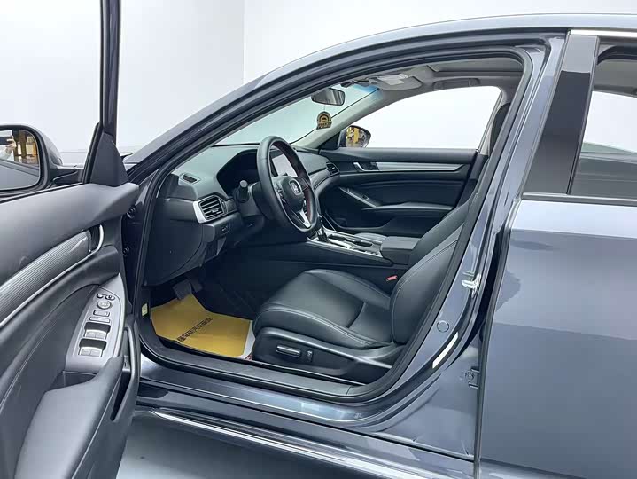 Фото 13 - Honda Accord