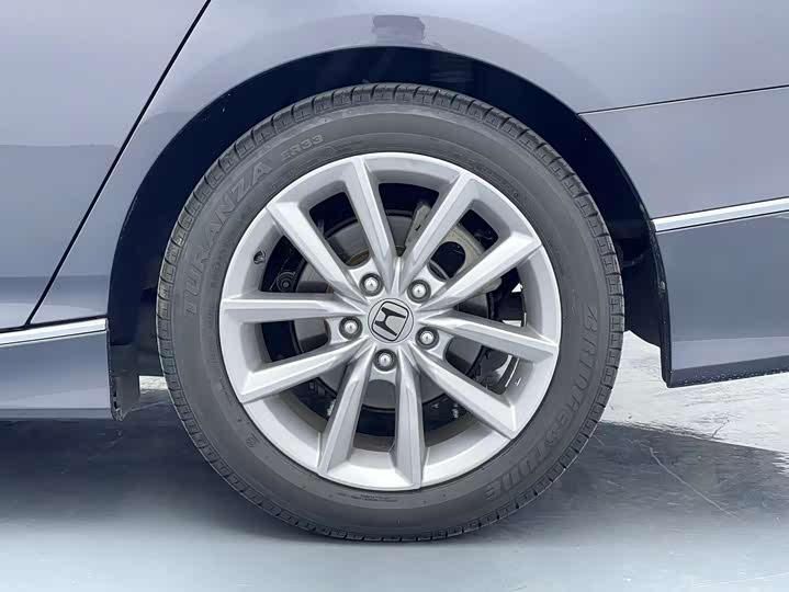 Фото 18 - Honda Accord