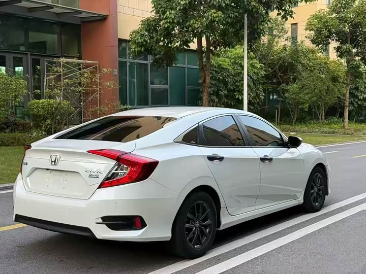 Фото 7 - Honda Civic