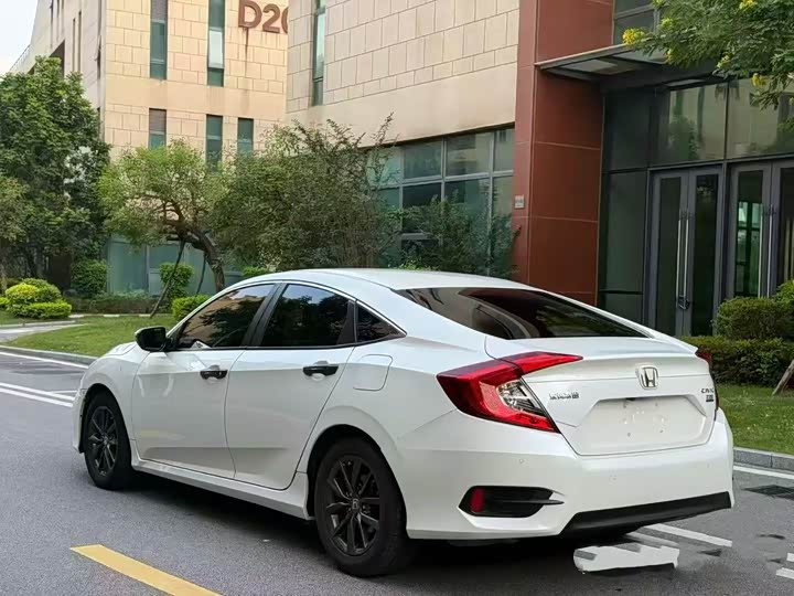 Фото 9 - Honda Civic