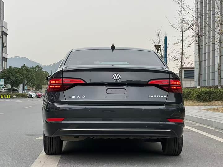 Фото 12 - Volkswagen Sagitar L