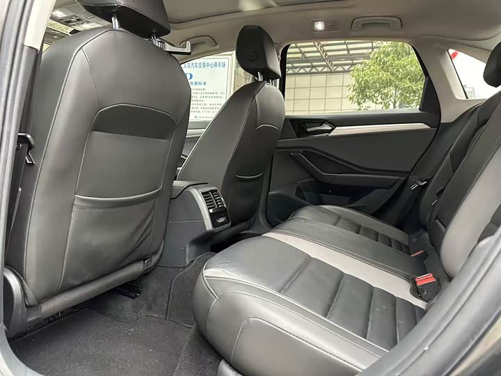 Фото 8 - Volkswagen Sagitar L