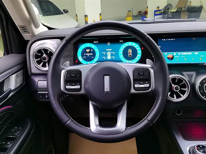 Фото 15 - Tank 300