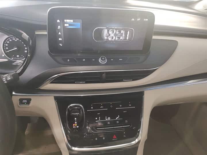 Фото 20 - Buick GL8 ES