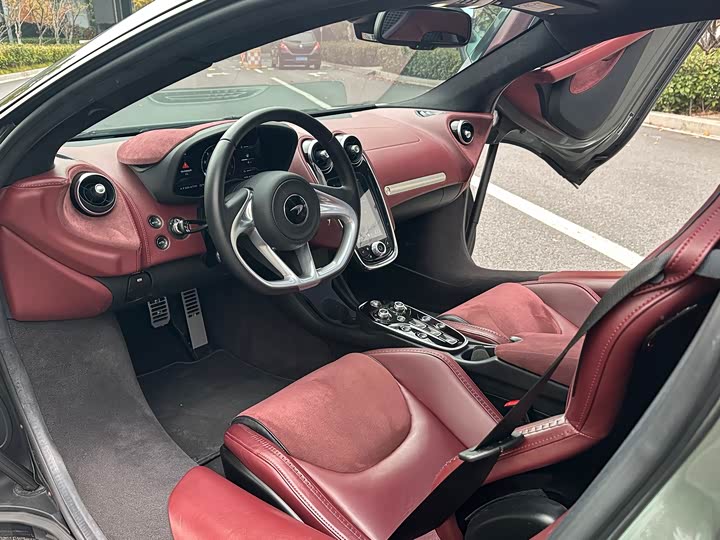 Фото 13 - McLaren GT