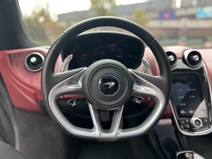 Фото 19 - McLaren GT