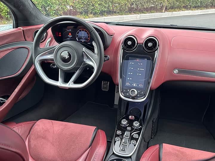 Фото 22 - McLaren GT