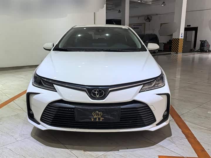 Фото 2 - Toyota Corolla