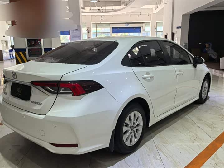 Фото 3 - Toyota Corolla