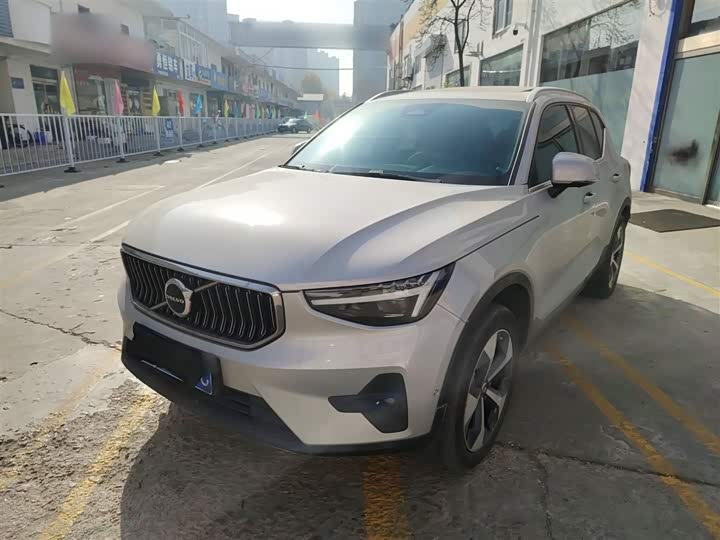 Фото 2 - Volvo XC40