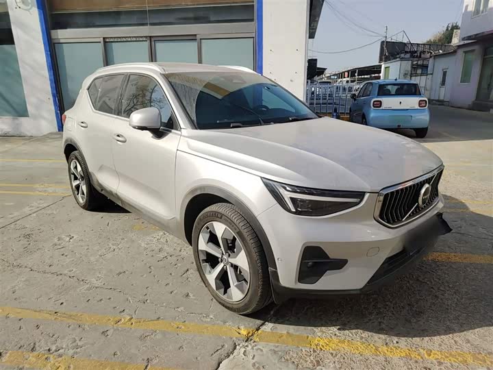 Фото 4 - Volvo XC40